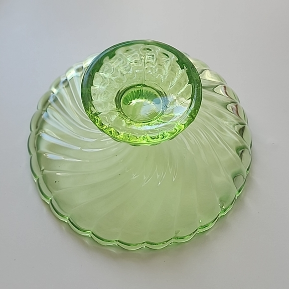 NEW IN BOX VINTAGE EGERMANN SWIRL ART GREEN BOHEMIAN GLASS BOWL. HAND MADE. - Picture 5 of 8